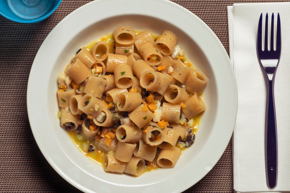 Mezze penne di avena con ragù di pesce