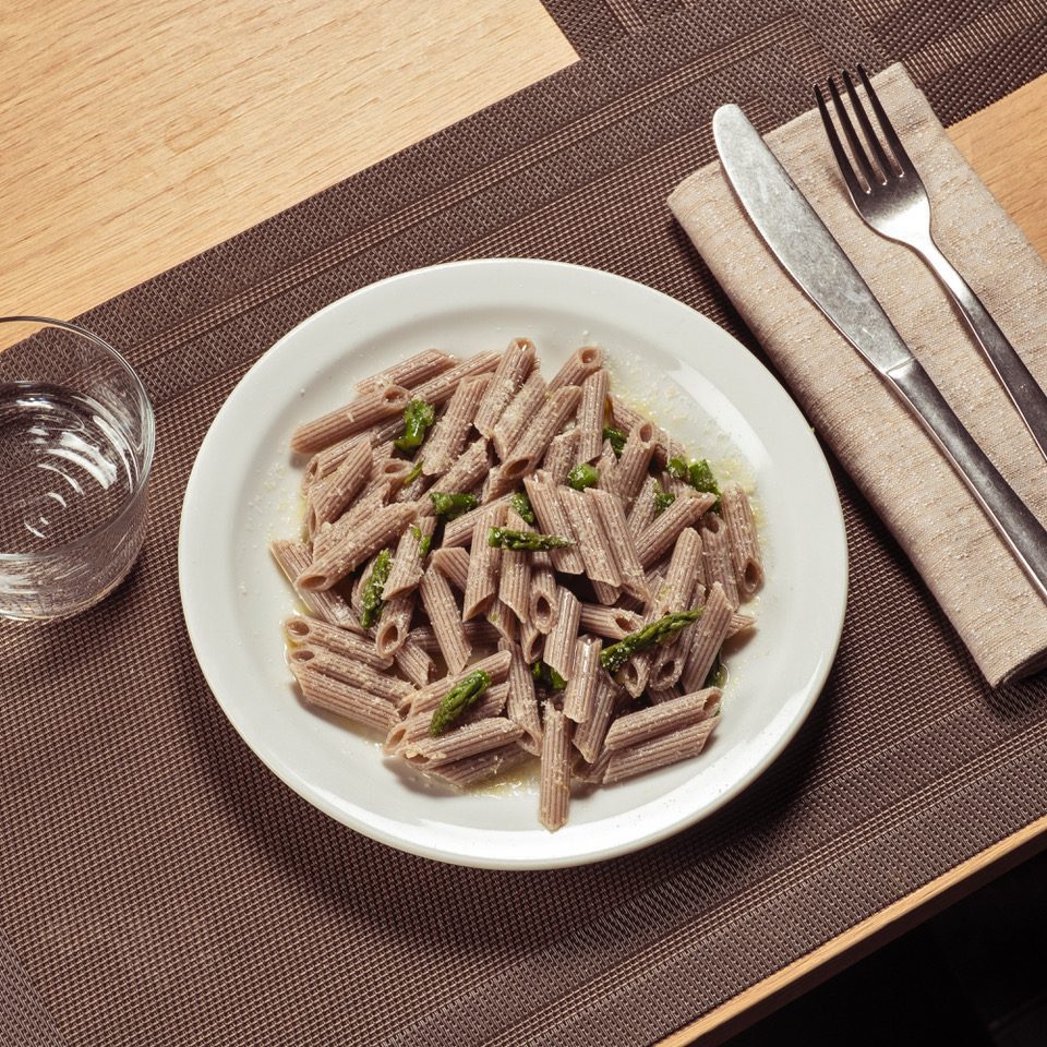 Penne di grano saraceno con gli asparagi