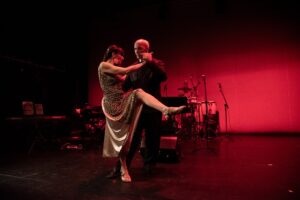 IN OCCASIONE DELLA GIORNATA MONDIALE CONTRO LA VIOLENZA SULLE DONNE LA PRESENTAZIONE DEL LIBRO FOTOGRAFICO E SENZA SENTIRSI ESCLUSE , CON IL SOSTEGNO DI ANDRIANI S.P.A.